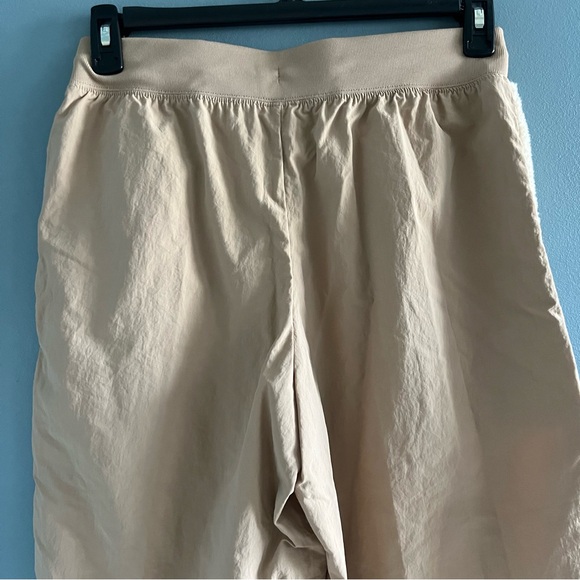 Nike Essentials Women’s Woven Sweatpants - Picture 8 of 11